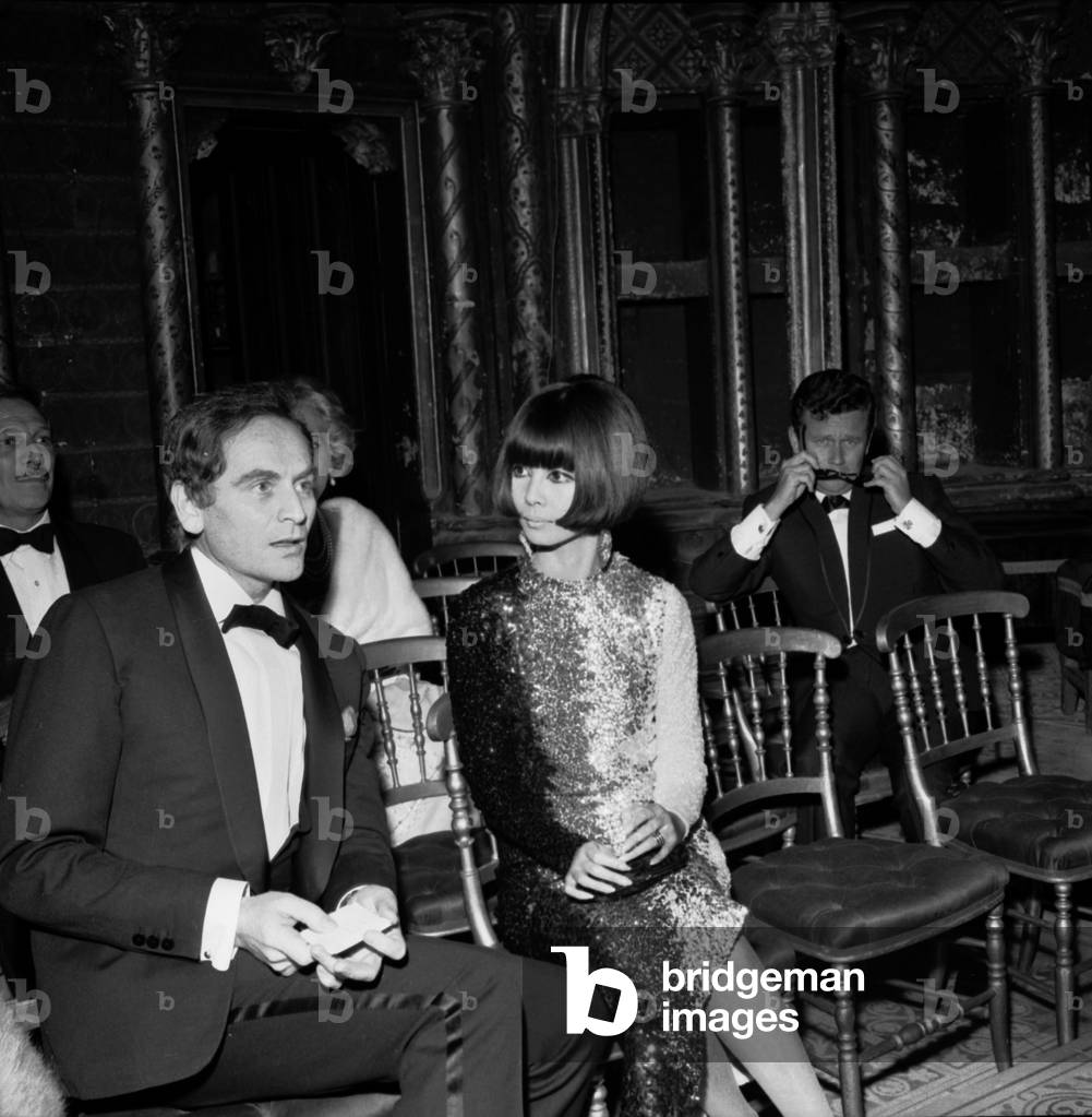 Pierre Cardin and Philippe Bouvard (behind) during the concert of Marian Anderson at the Sainte Chapelle in Paris, 28 September 1965 (photo)
