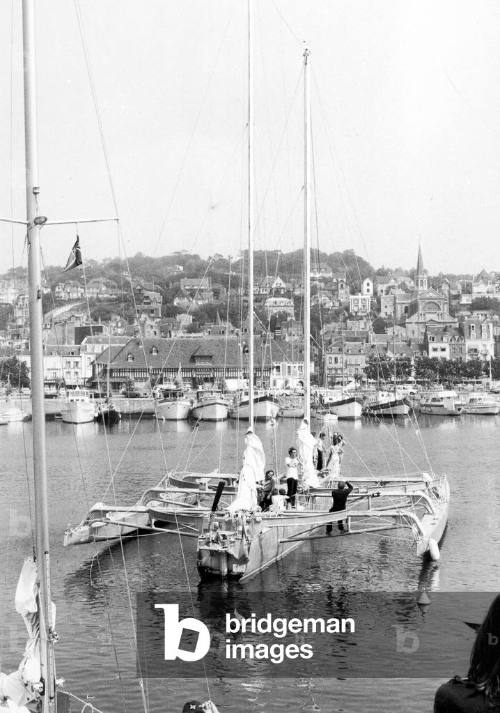 Alain Colas, winner of Transatlantic Boat Race, at  the finish in Deauville, 25 August 1972 (photo)