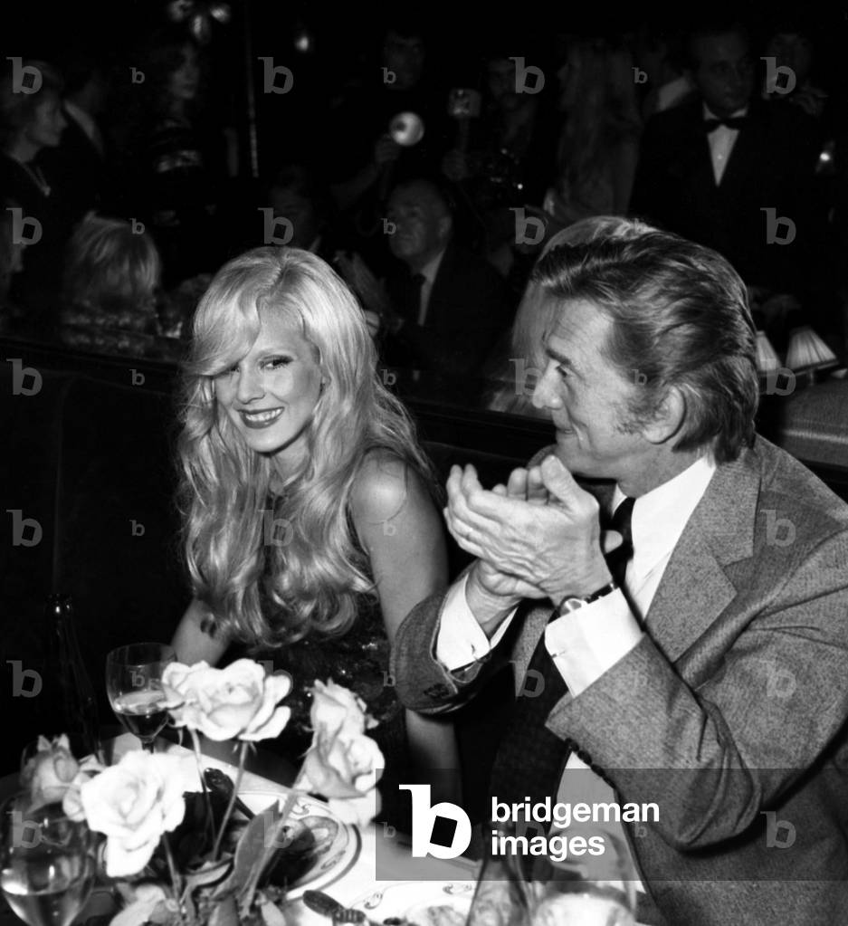 Sylvie Vartan and Kirk Douglas during the dinner after the concert of Johnny Hallyday, Paris, 28 September 1971 (photo)