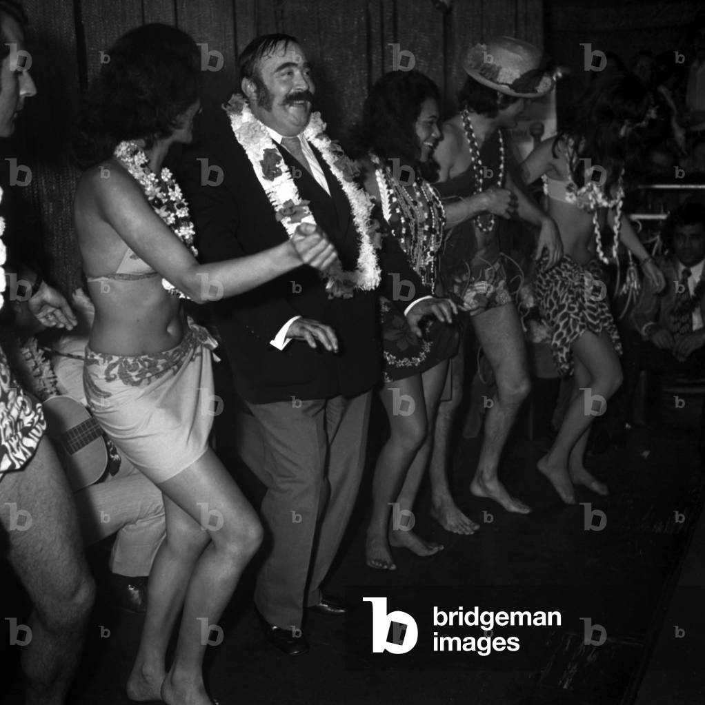 French actor Moustache (Francois-Alexandre Galepides) with tahitian dancers, 22 June 1972 (photo)