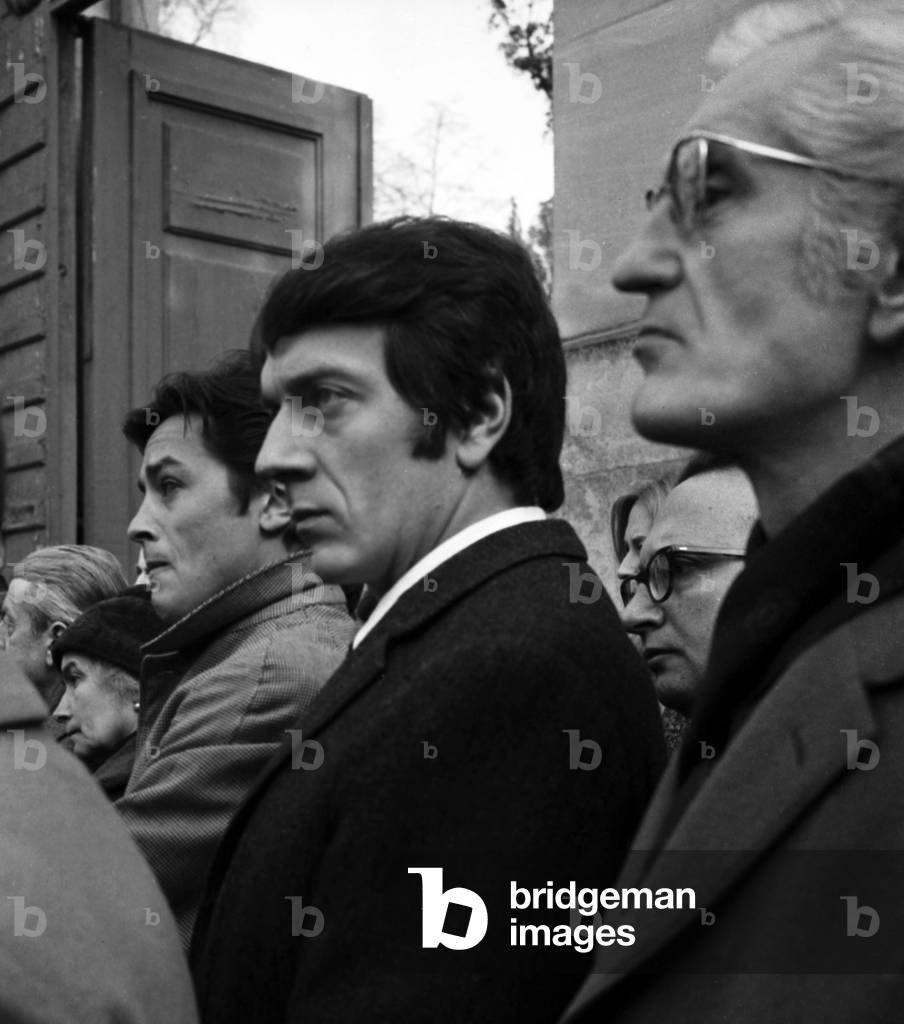 Alain Delon and Jean-Pierre Cassel, for the Funeral of Martine Carol at Pere Lachaise cemetery, Paris, 10 February 1967 (photo)