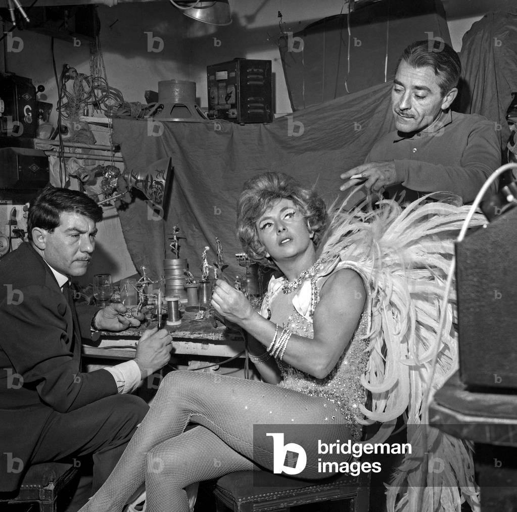 Workshop of sculptors making statuettes of Mick Micheyl (French dancer), Casino de Paris, 26 December 1964 (photo)