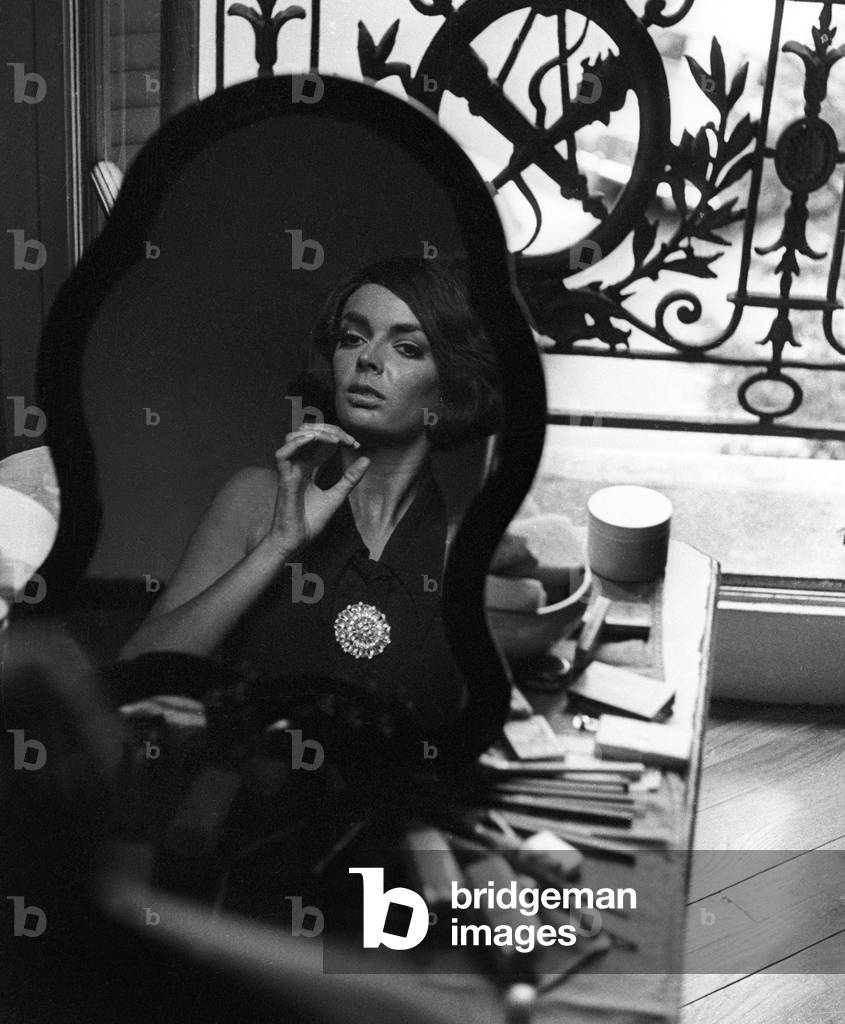 Actress Barbara Steele at home, 26 August 1963 (photo)