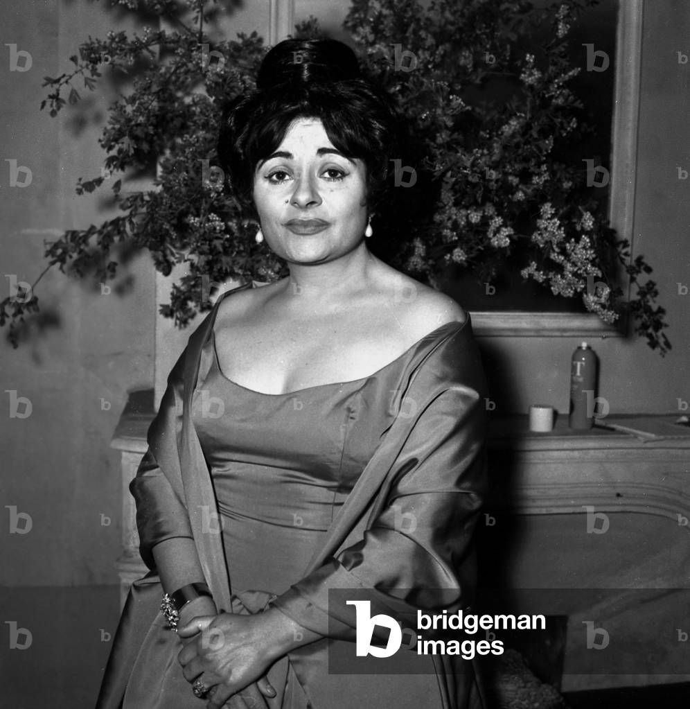 Spanish soprano Victoria de Los Angeles during a recital in Paris, 18 May 1967 (photo)