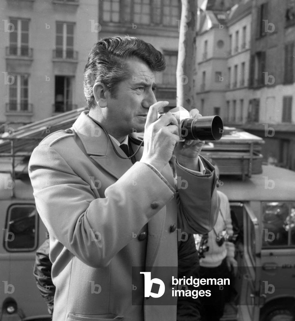 Daniel Gelin with a camera on the set of the film 