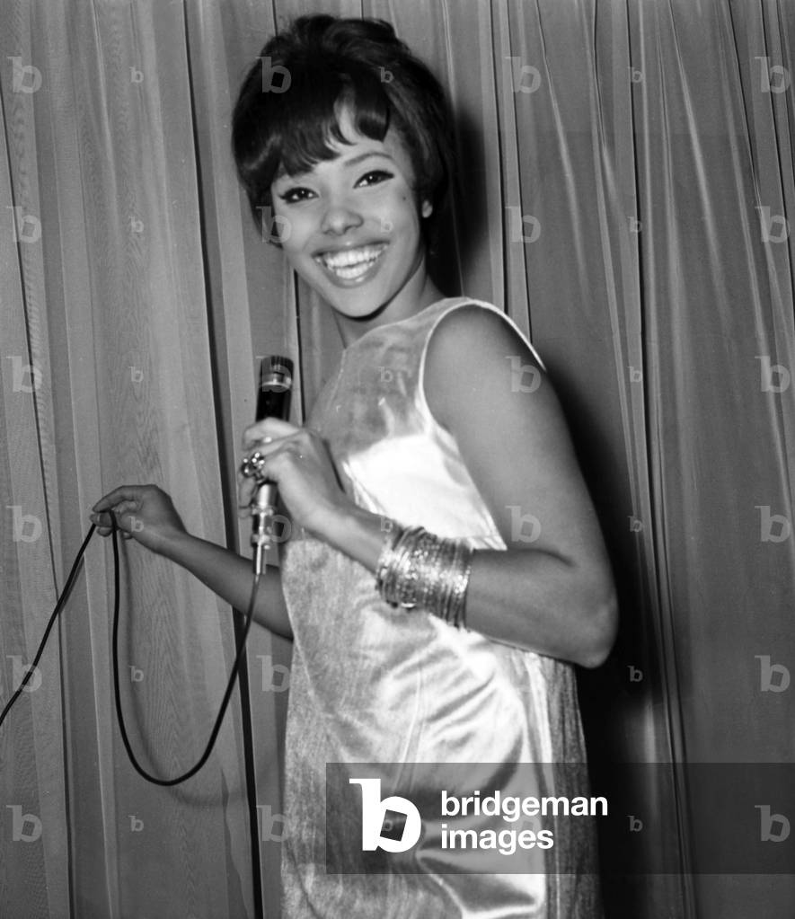 Brasilian Singer Eliana Pittman on stage, Paris, 22 March 1967 (photo)