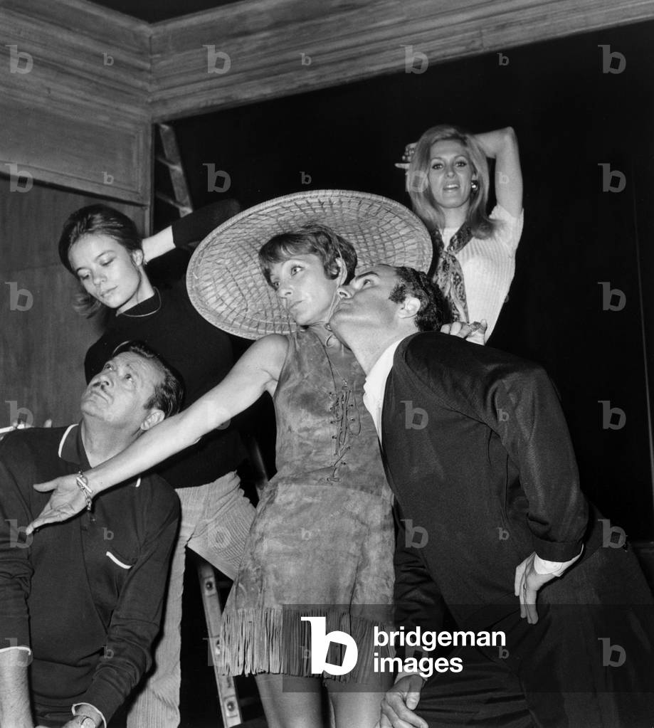 Martine Rouaix, Sarah Stephan, Maria Pacome, Claude Pieplu and Michel Roux in the play 