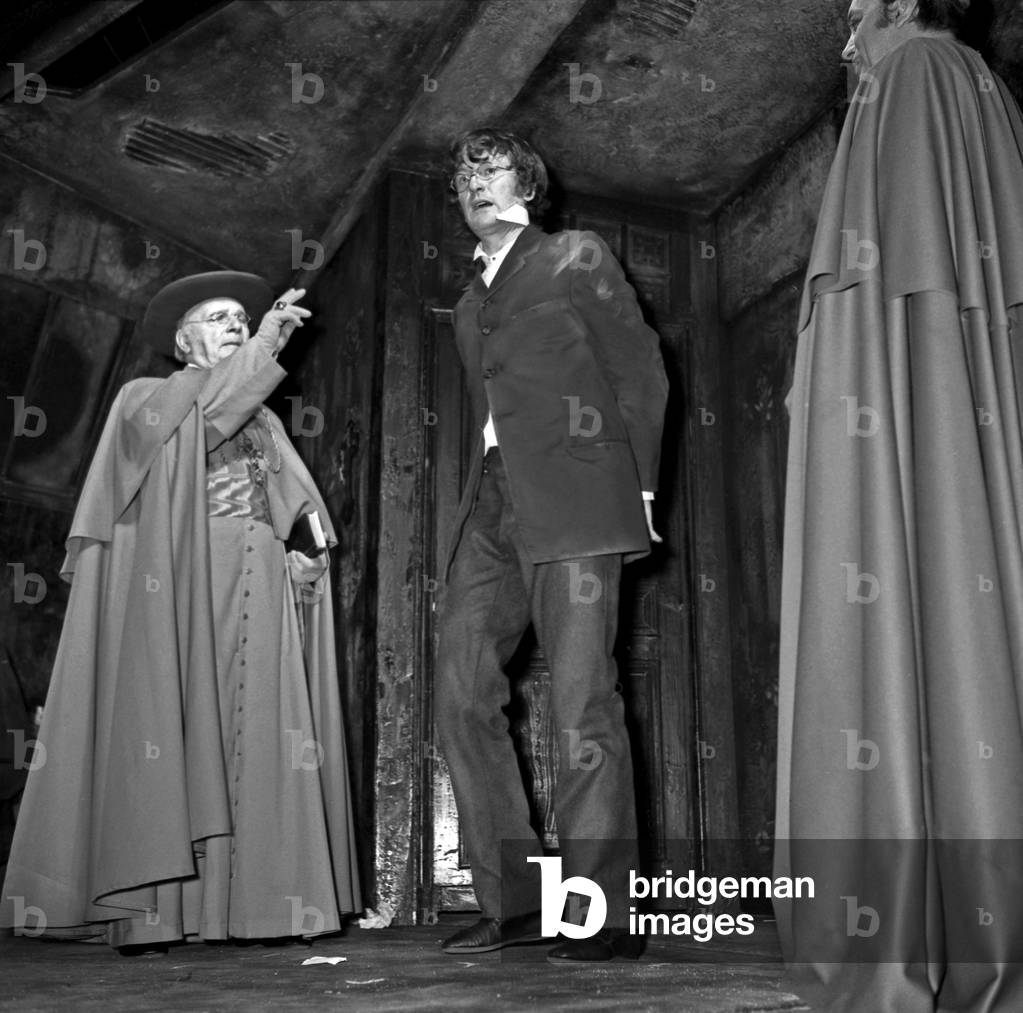 Dominique Blanchar, Claude Rich and Maurice Teynac during the rehearsal of the play 