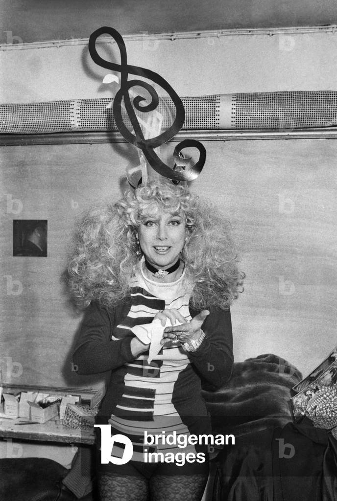 French presenter France Roche during the Press Gala at the Cirque d'Hiver, Paris, 21 January 1985 (photo)