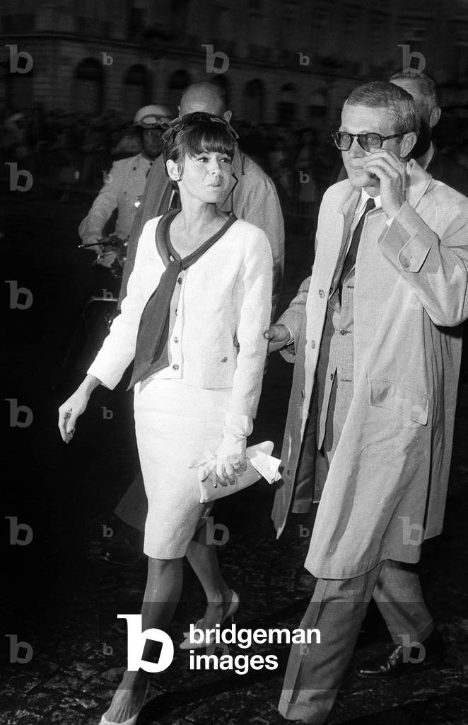 Steve Mc Queen with is first Wife Neile Adams at Ritz Hotel , Paris for an auction of his Winchester Rifle, 16 September 1964  (photo)