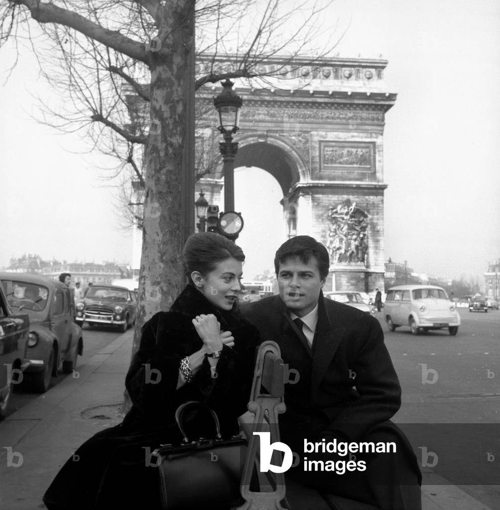 Actor  Jean Sorel and his future wife Anna Maria Ferrero in front of Arc de Triomphe in Paris, 30 January 1962 (photo)