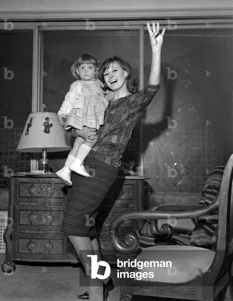 Magali Noel at home with her daughter Stephanie, 1965 (photo)