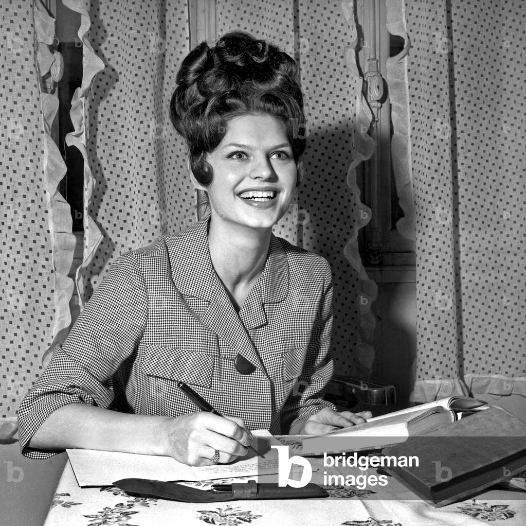 Marlene Charell (Angela Miebs, young German dancer), Paris, 25 January 1964 (photo)