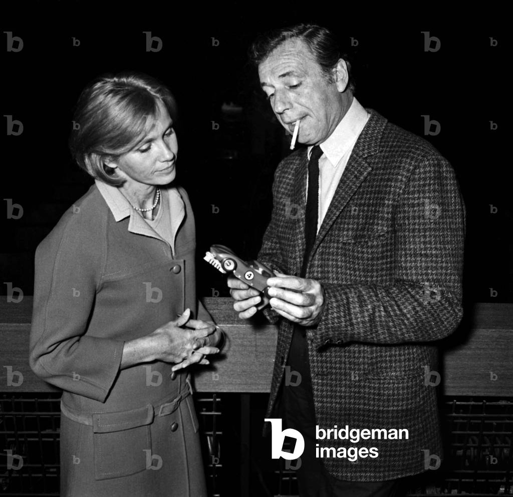 Yves Montand and Eva Marie Saint in Miniland, Paris, 7 March 1967 (photo)