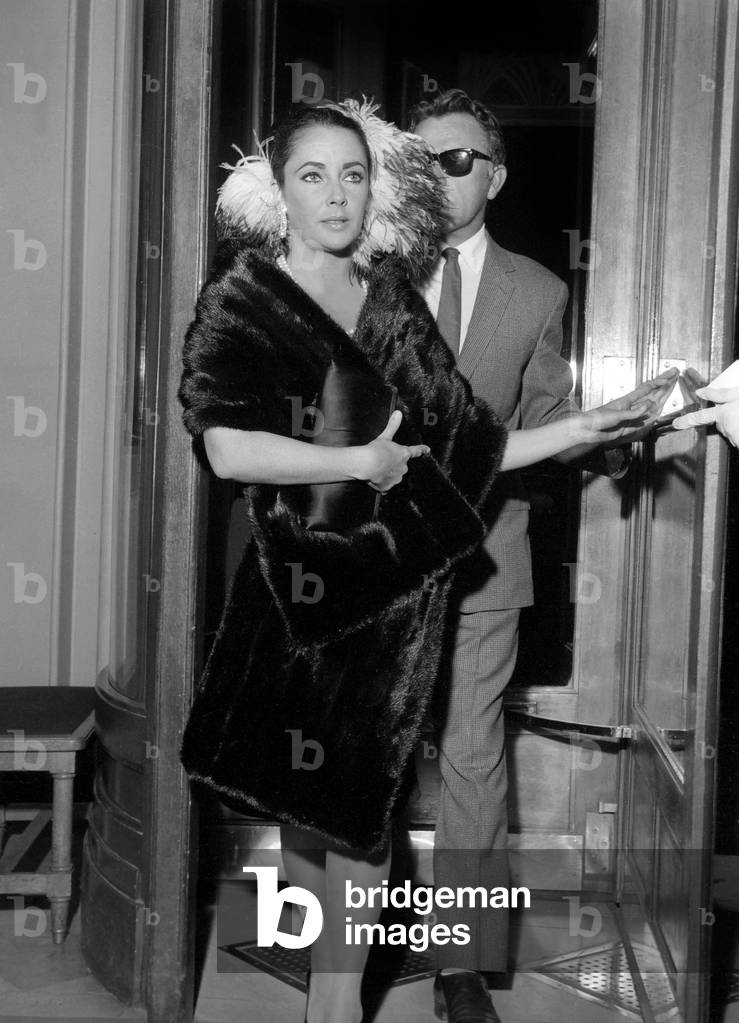 Elizabeth Taylor and Richard Burton, Paris, 9 October 1964 (photo)