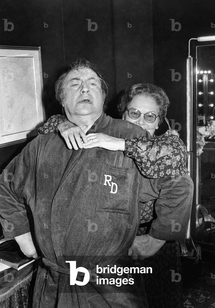 French humourist Raymond Devos with his wife Simone Beguin in dressing room after the Premiere of his show, Paris, 27 September 1988 (photo)