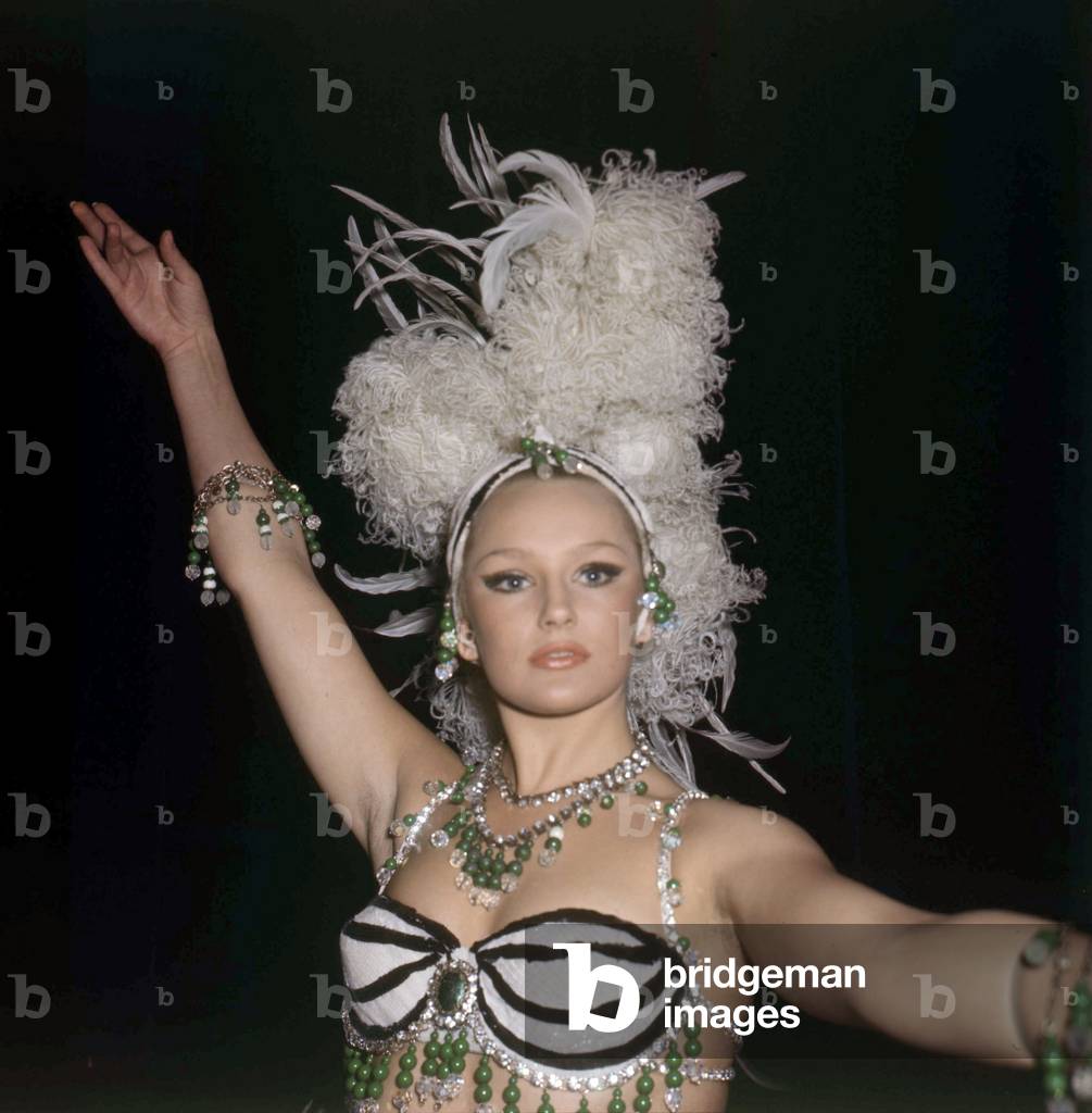 Maja Hafernik dancing at the Lido in Paris, 4 September 1969 (photo)