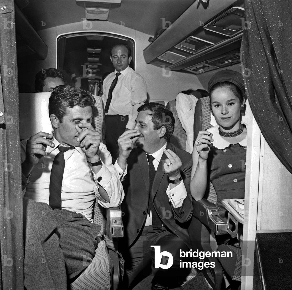 Gilbert Becaud and Geraldine Chaplin on a plane to Beirut for a Charity Ball, 3 July 1964 (photo)