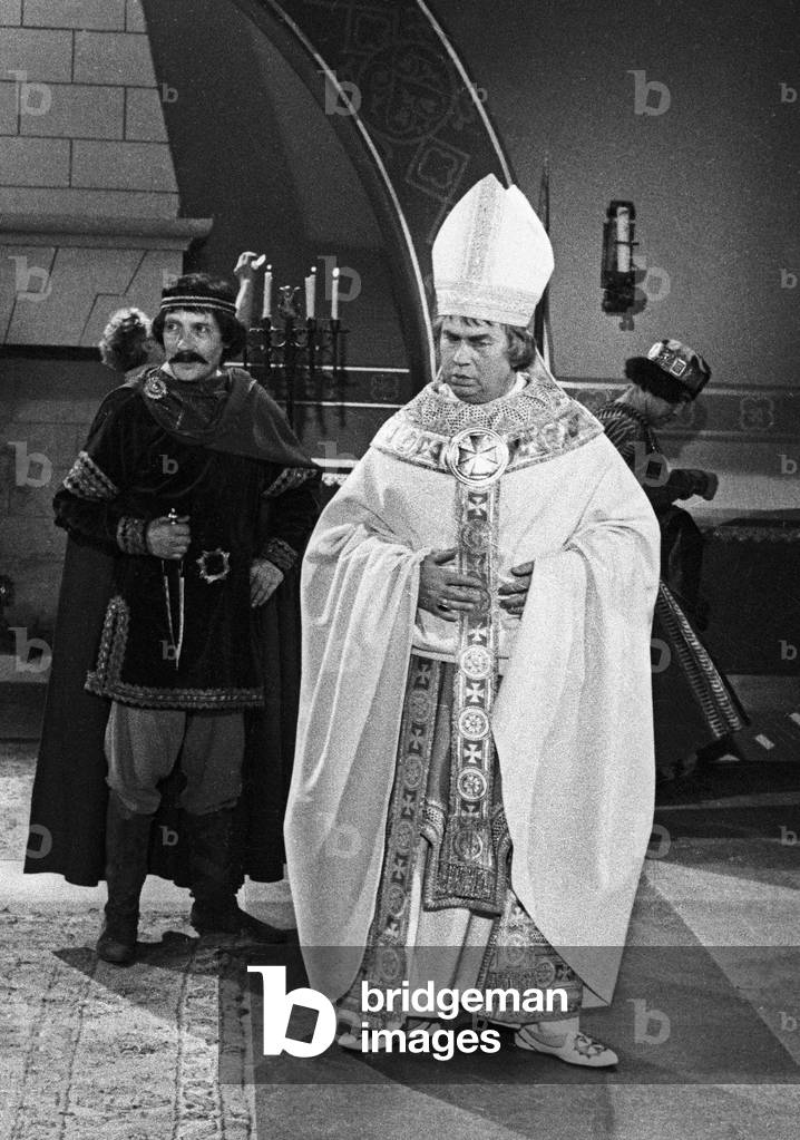 Michel Galabru and Gino Cervi on the set of the film 