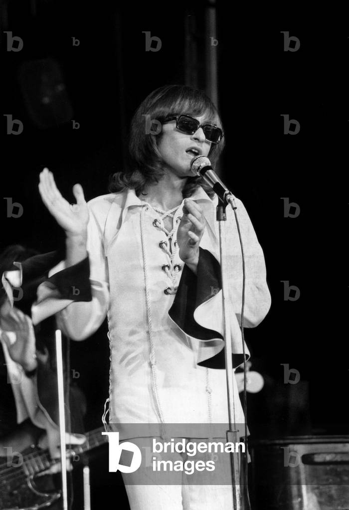 Michel Polnareff on the stage at the Olympia, Paris, 15 January 1970 (photo)