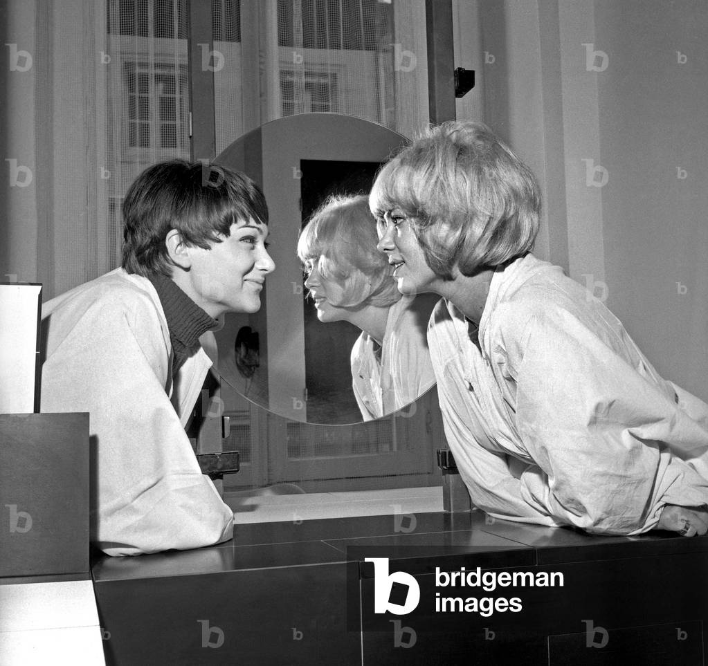 Sisters Sylviane and Sophie Agacinski at a Beauty Salon in Paris, 16 July 1966 (photo)