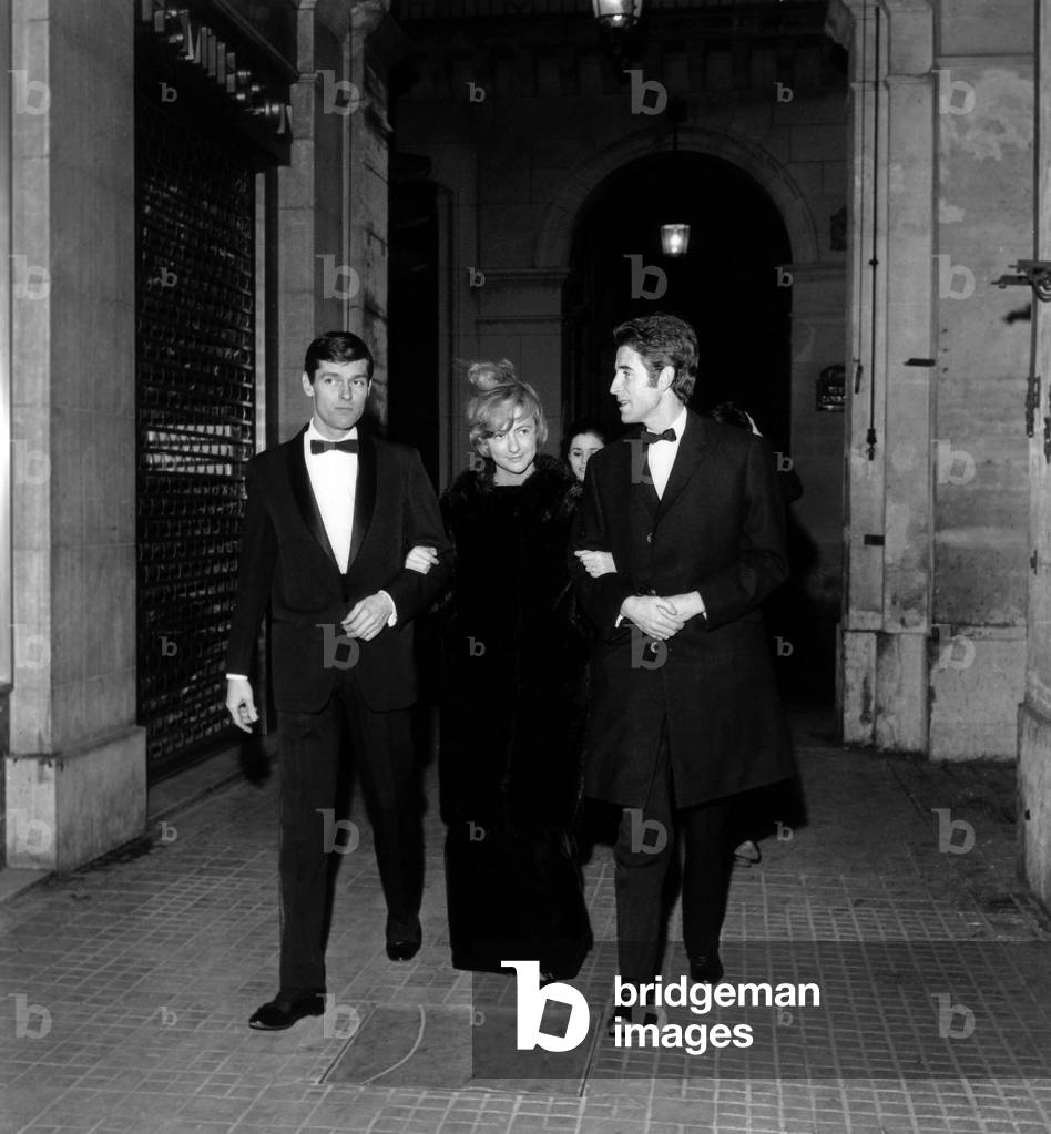 Bob Westhoff, writer Francoise Sagan and Jacques Chazot in Paris, November 1965 (photo)