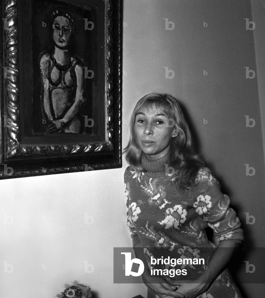 French actress Silvia Monfort at home, 11 March 1968 (photo)