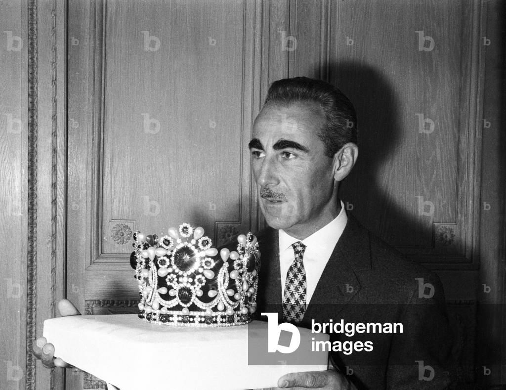 Crown made for the Coronation of the Empress  Iran Farah Diba Pahlavi by Van Cleef et Arpels, 1967 (photo)