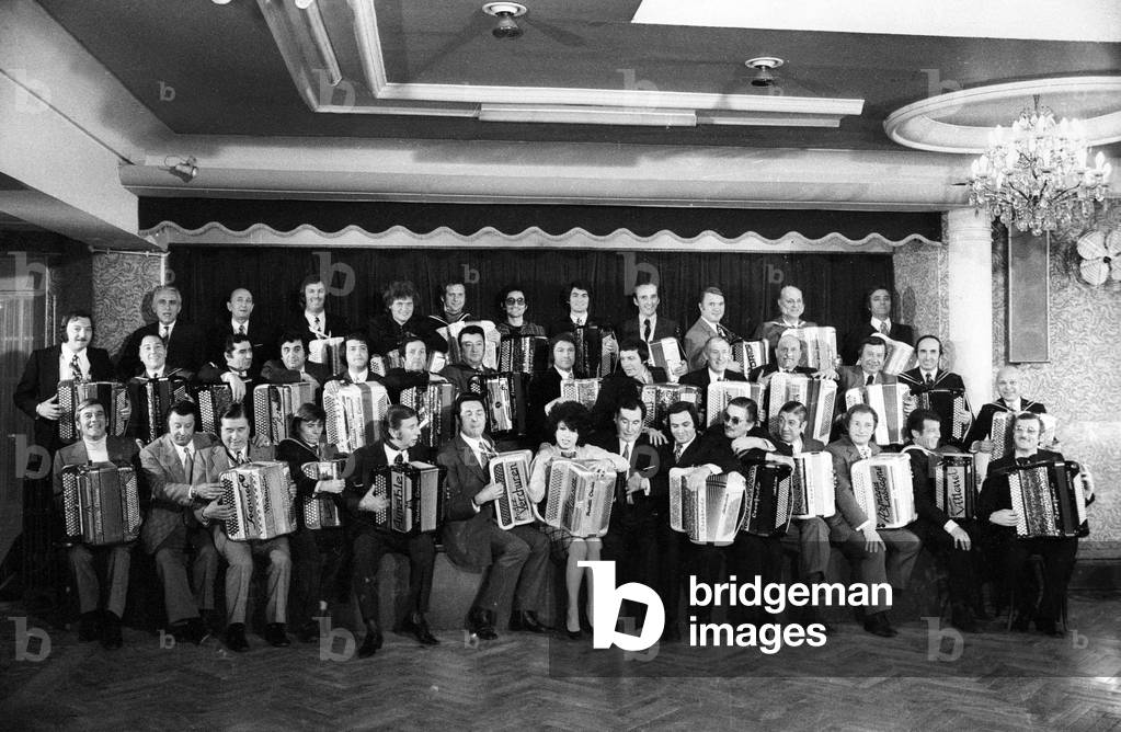 Group of accordionists, for the First Accordion festival in Montmorency, 1 June 1972 (photo)