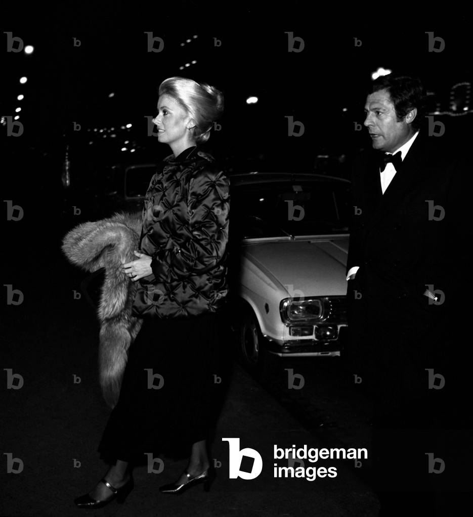 Catherine Deneuve and Marcello Mastroianni leaving the Crazy Horse, Paris, 24 November 1972 (photo)