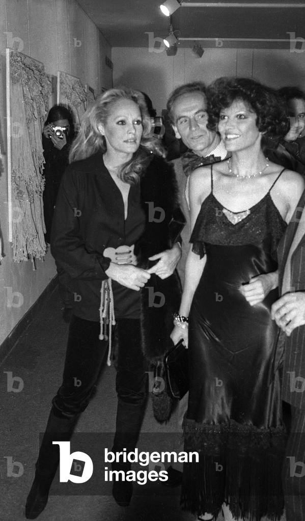 Ursula Andress, Pierre Cardin et Claudia Cardinale