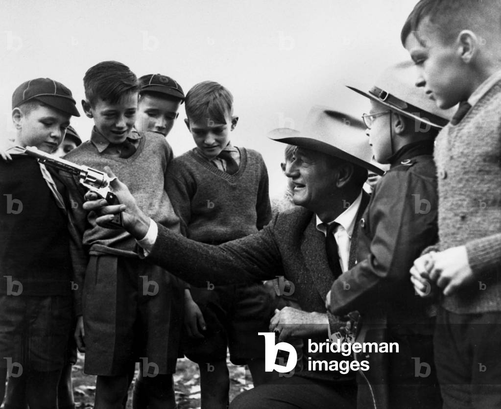 John Wayne showing his Colt  to cub scouts in 1960 (photo)