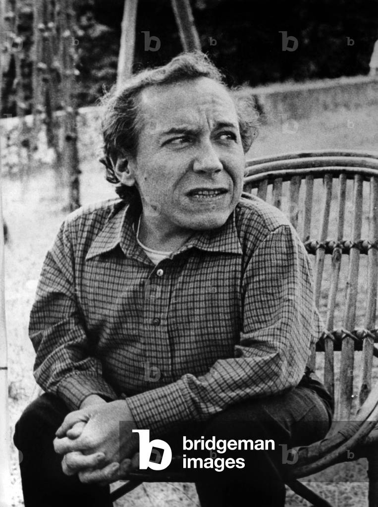 Michael Dunn during a break on the shooting of the film “Rocanegra” by Gonzalo Suarez a Oviedo in Spain on 14 July 1973