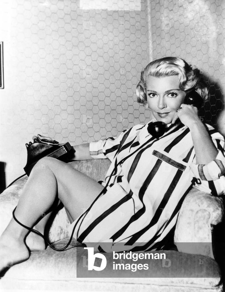 Lana Turner on set of The sea chase, 1955 (photo)