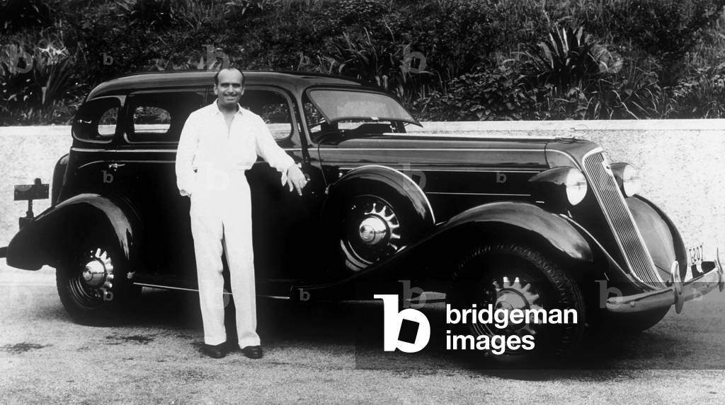 Douglas Fairbanks with his Buick, 1934 (photo)