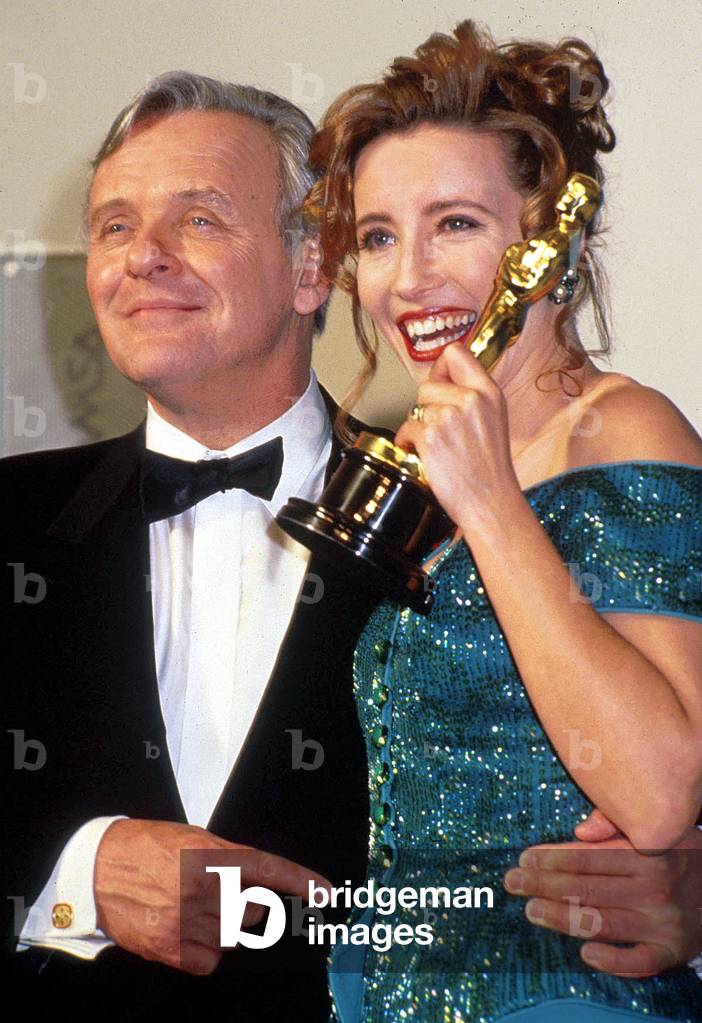 Emma Thompson receiving Oscar, with Anthony Hopkins, 1993 (photo)