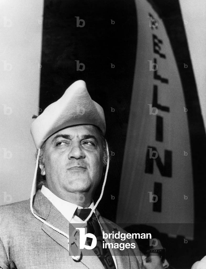 Federico Fellini wearing the hat of Pavese University, 1971 (photo)