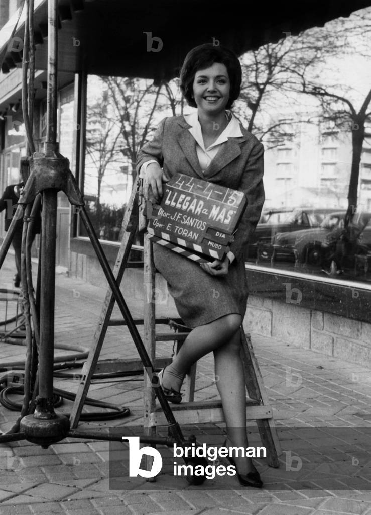 Maria Jose Alfonso on set of  llegar a mas, 1963 (photo)