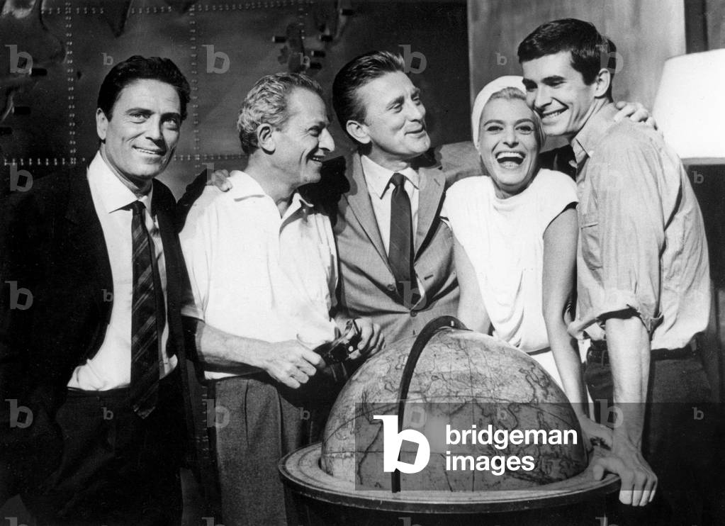 Raf Vallone, Kirk Douglas, Melina Mercouri and Anthony Perkins with Jules Dassin on set of Phaedra, 1961 (photo)
