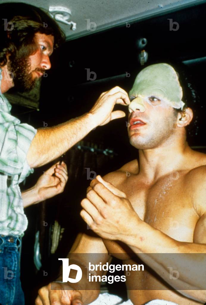 Lou Ferrigno during make-up session for Hulk in 1981 (photo)