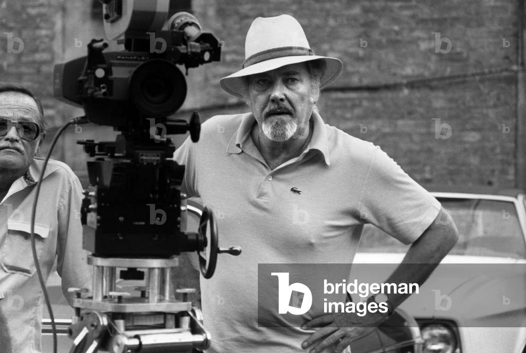 Robert Altman on set of A Perfect Couple, 1979 (photo)
