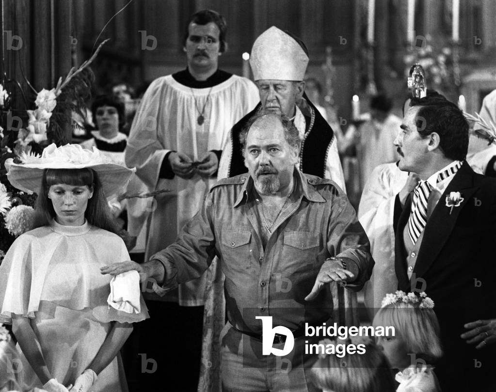 Mia Farrow, Robert Altman and Victorio Gassman on set of A Wedding,1978 (photo)