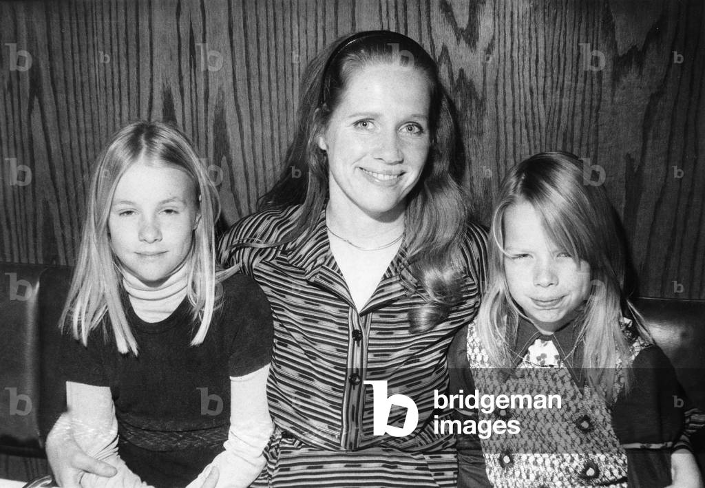 Liv Ullmann with her daughters Lynn and Anne Bryn, 1977 (photo)