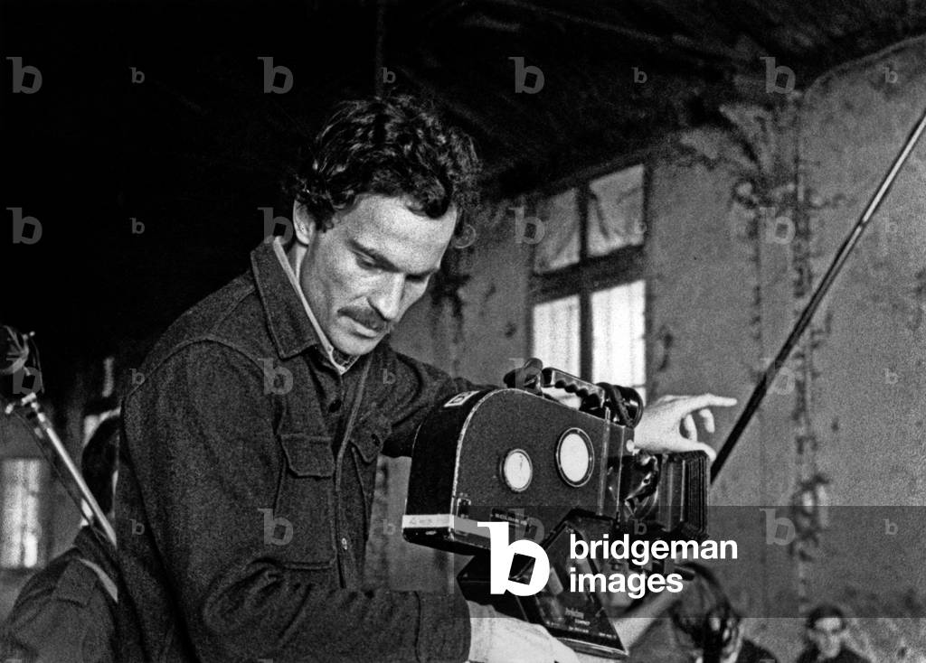 Frank Cassenti shooting The Red Poster, 1976 (photo)