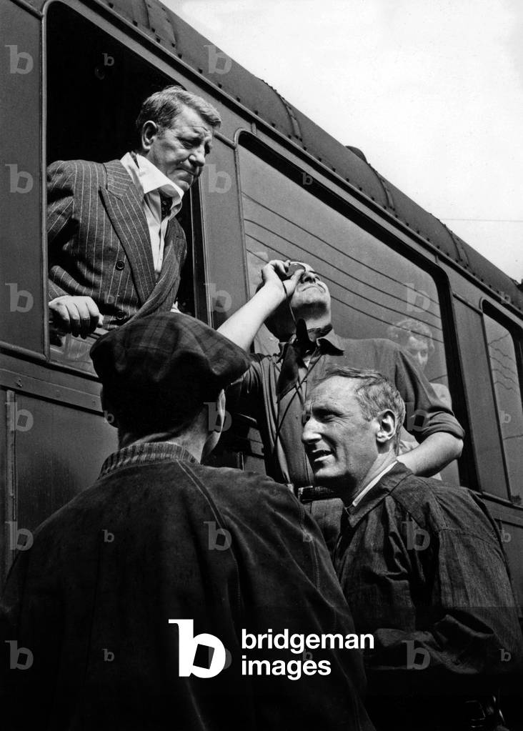 Jean Gabin and Bourvil during the filming of Claude Atousee de Paris 1956