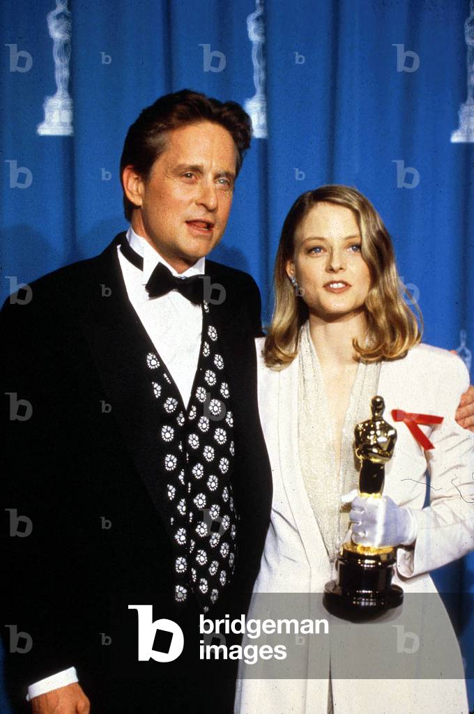 Jodie Foster received Academy Award, here with Michael Douglas, 1992 (photo)