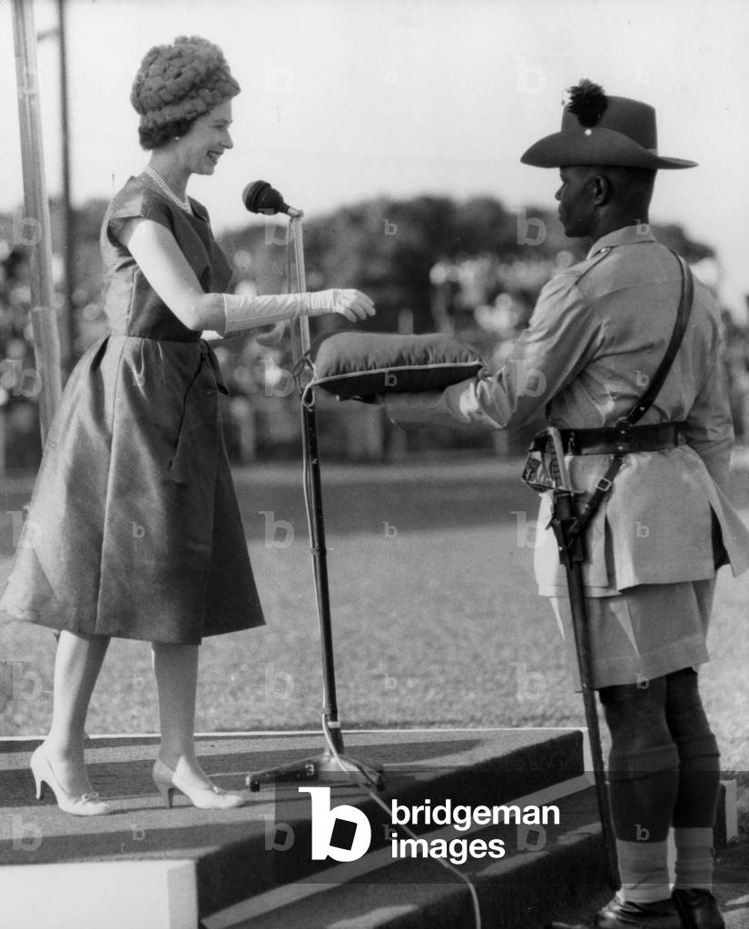 Elizabeth II (b/w photo)