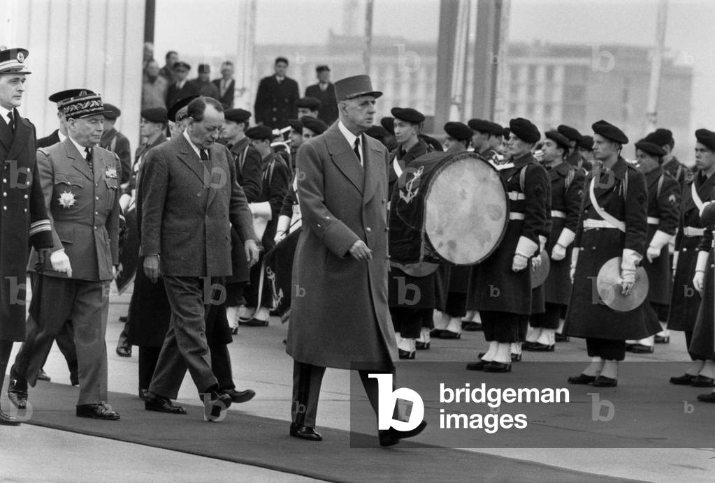 Andre Malraux & Charles de Gaulle going in London for funeral of Winston Churchill, january 29, 1965 (photo)