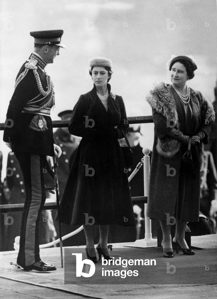 Princess Margaret and the Queen Mother, c. 1950 (b/w photo)