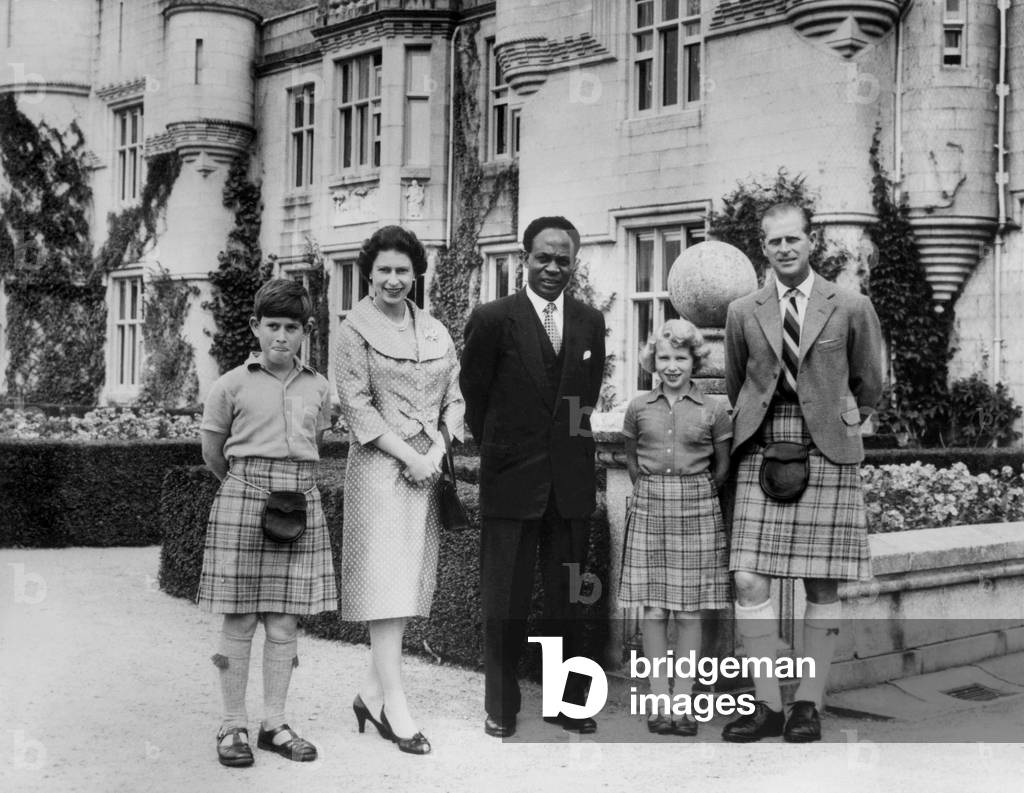 Elizabeth II and Kwame Nkrumah in 1959 9b/w photo)